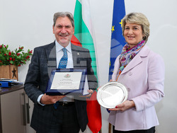 Снимка: Министерство на младежта и спорта - Министър Весела Лечева се срещна с президента на Международната федерация по тенис Дейвид Хагърти