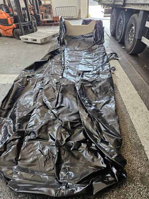 Агенция „Митници“: Осем надуваеми лодки задържаха митническите служители на МП Лесово