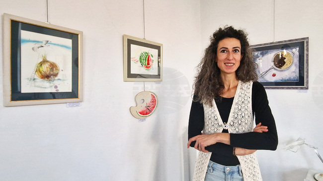 Изложба „Приказки за ангели“ ще подреди троянската художничка Росица Миладинова в столичната галерия „Арт Хотел 158“