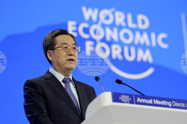 Ройтерс: Китай запазва дискретност в Давос в търсене на западни инвестиции