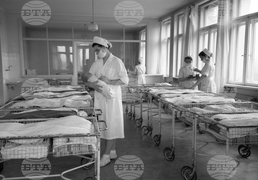 Observing Century-Old Tradition, Bulgarians Honour Midwives