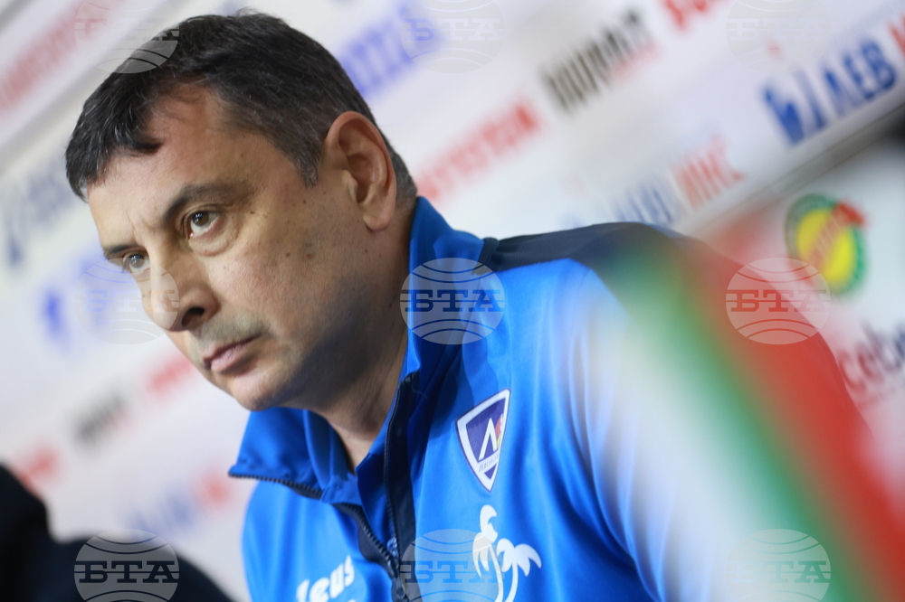 Треньорът на волейболния Левски Николай Желязков не гледа по специален начин на гостуването на Нефтохимик