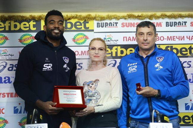 Треньорът на Левски Николай Желязков: "Искаме да постигнем требъл, малко отбори са го правили"