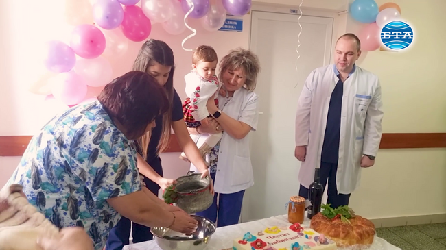 С измиване на ръцете на най-опитните акушерки бе отбелязан Денят на родилната помощ в плевенската болница „Д-р Георги Странски“