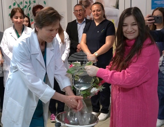 Момченце проплака на Бабинден в кърджалийската болница