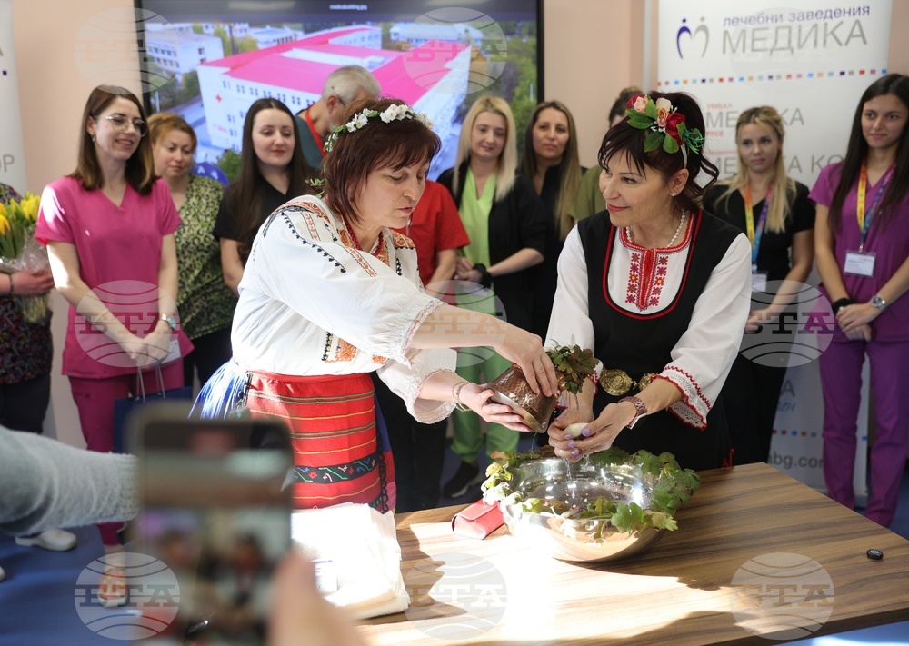 Момиченце проплака на Бабинден в родилното отделение на Университетската болница "Медика" в Русе