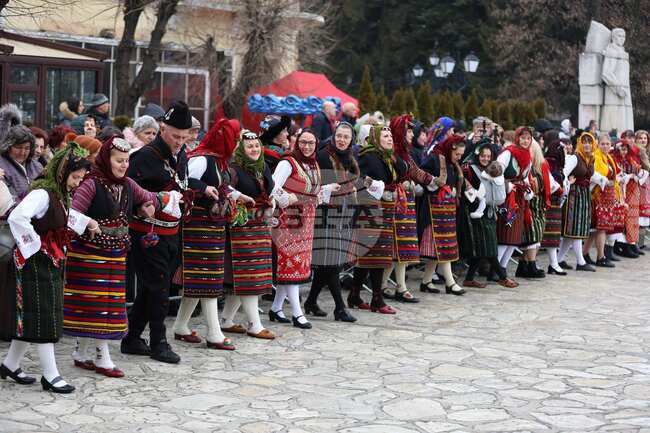 С традиционно бабино хоро в Разлог ще бъде отбелязан Бабинден