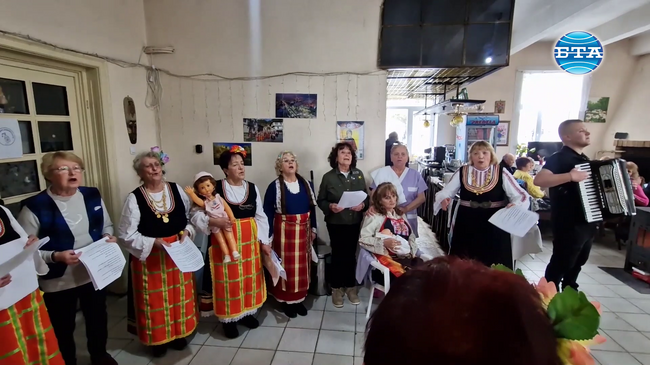 С песни, хора и родопски лакърдии пенсионерите от Смолян отбелязаха Бабинден