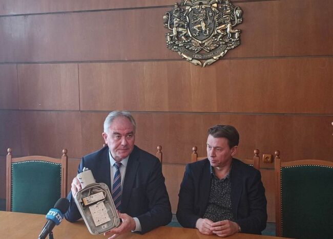 Община Плевен: Вандали чупят и обстрелват новите тела на уличното осветление