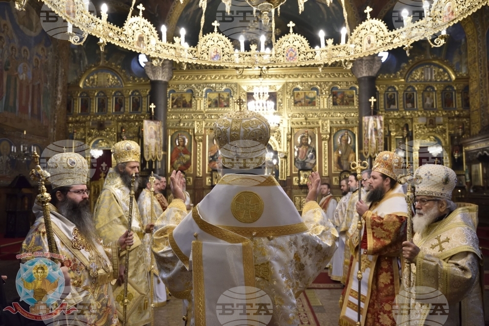 Заупокойна света литургия в памет на българските патриарси Максим и Неофит беше отслужена от патриарх Даниил