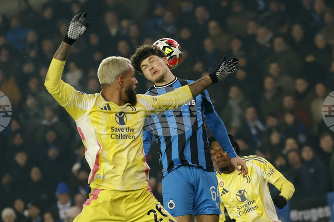 Евертън води преговори за Дъглас Луис