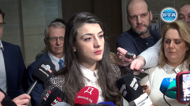 Подадох декларация за отказ от имунитета си, каза Лена Бориславова