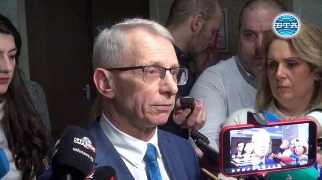 Управляващите са си разпределили председателските места, опозицията е поставена пред свършен факт, каза Николай Денков от ПП-ДБ