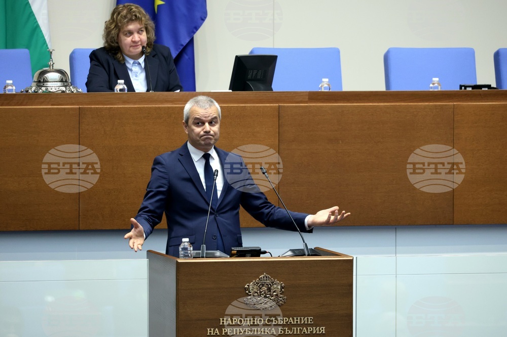 Vazrazhdane Floor Leader Reads Declaration against Bulgaria's Entry in Euro Area