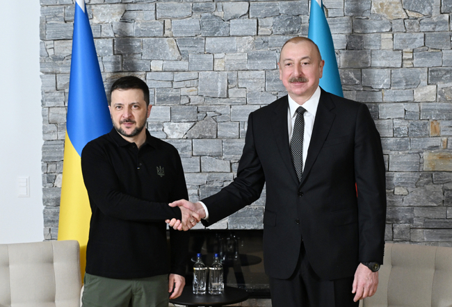 АЗЕРТАДЖ: Азербайджанският президент се срещна с украинския си колега на Световния икономически форум в Давос