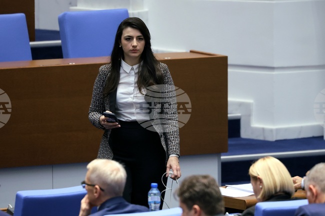 Депутатът от "Продължаваме промяната - Демократична България" Лена Бориславова съобщи, че ѝ е предявено обвинение 