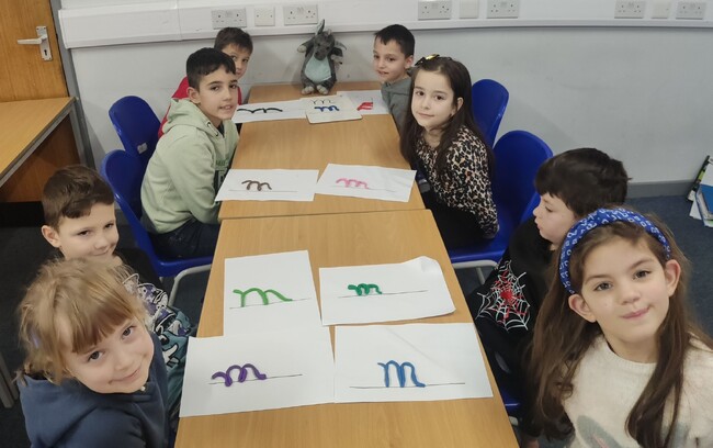 Първокласници от Българското училище „Д-р Петър Берон“ в Рединг имаха урок на тема „Аз знам и мога“