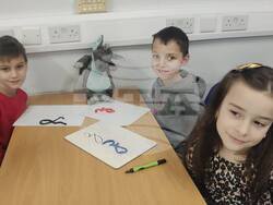 Първокласници от Българското училище „Д-р Петър Берон“ в Рединг имаха урок на тема „Аз знам и мога“