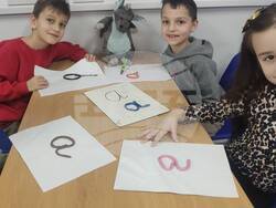 Първокласници от Българското училище „Д-р Петър Берон“ в Рединг имаха урок на тема „Аз знам и мога“