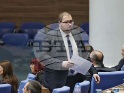 Парламент - заседание - Деян Петков
