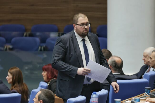 Деян Петков от МЕЧ беше избран за заместник-председател на Комисията по външна политика в парламента на мястото на Радостин Василев