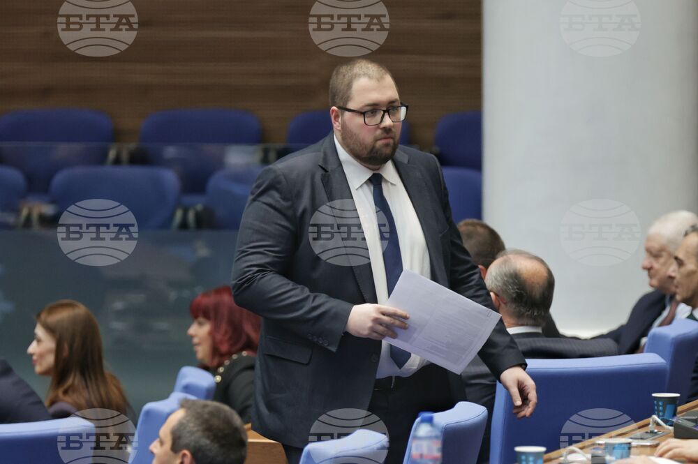 Парламент - заседание - Деян Петков