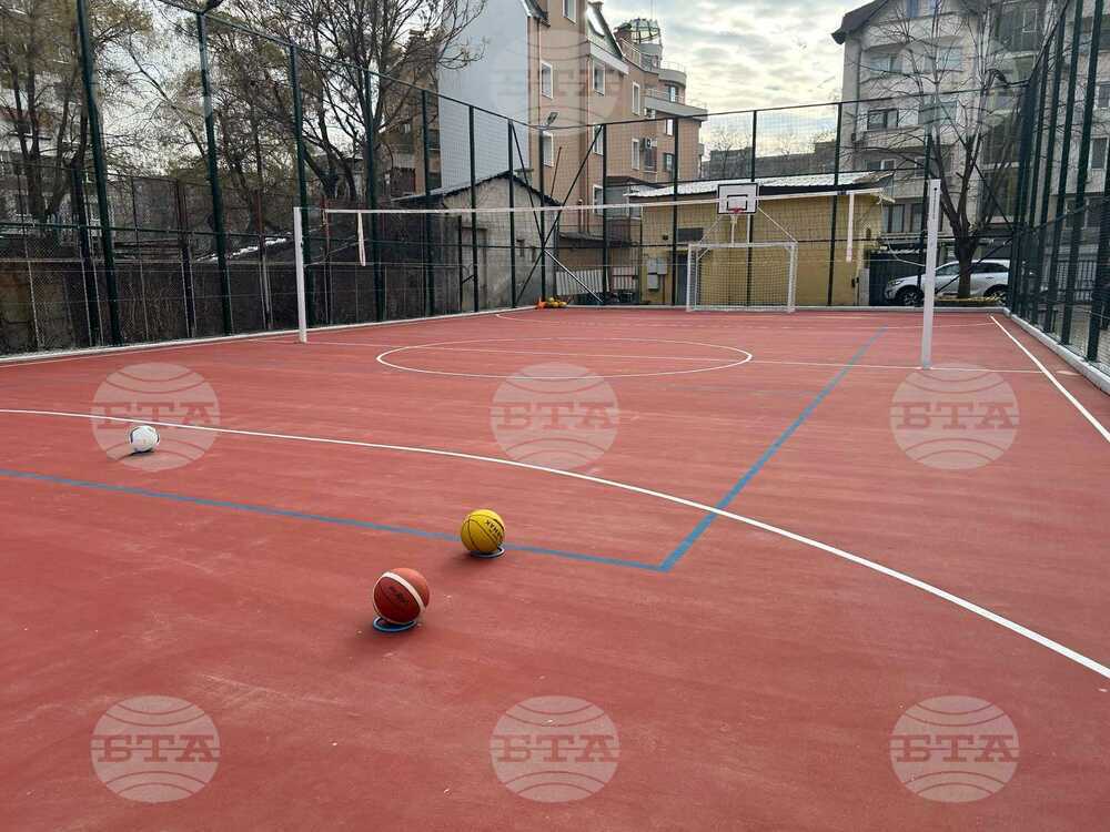 Kомбинирана спортна площадка беше открита в Начално училище „Христо Ботев“, съобщиха от общината в Пловдив