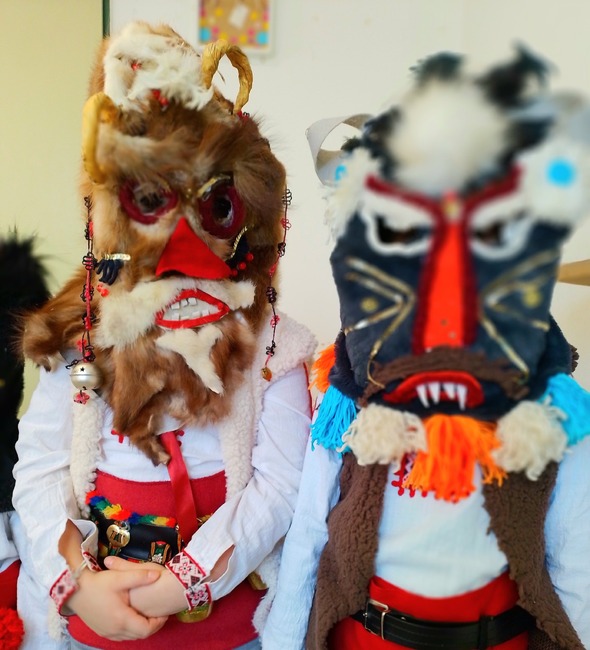 Кукери гониха злите духове от училище „Аз съм българче“ в Бремен