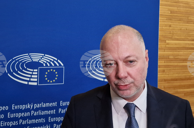  Премиерът Росен Желязков ще се включи чрез видеоконферентна връзка в извънредна среща за Украйна, организирана от Еманюел Макрон