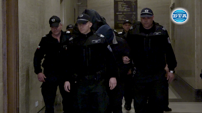 Съдът освободи под парична гаранция началника на отдел „Миграция“ при СДВР и още трима души, обвинени за участие в престъпна група