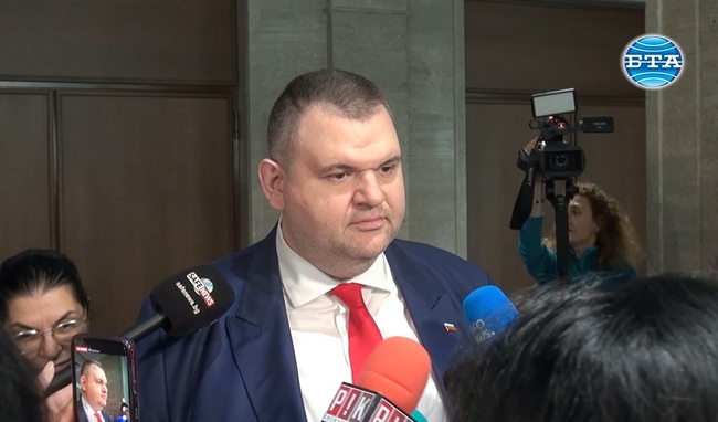 Делян Пеевски призова областните управители от „ДПС-Ново начало" още днес да напуснат, ако искат да имат кариера в партията