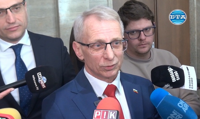 Когато ГЕРБ предлага нещо полезно, ще гласуваме с тях, когато ние предлагаме нещо полезно, ще търсим подкрепа от всеки, каза Николай Денков 