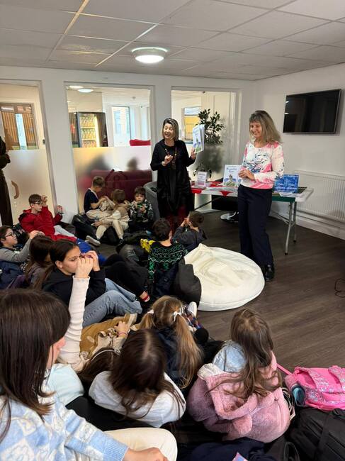 Българската писателка Велка Велева гостува на училище „Св. Климент Охридски“ в Лутън