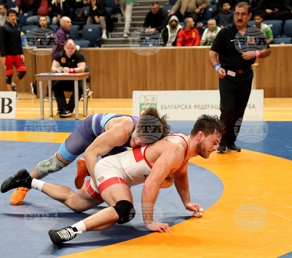 Радомир Стоянов загуби на четвъртфиналите на Световното първенство по борба за младежи в Нови Сад, двама българи на репешажите за бронз