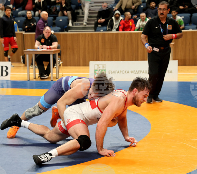 Радомир Стоянов загуби на четвъртфиналите на Световното първенство по борба за младежи в Нови Сад, двама българи на репешажите за бронз