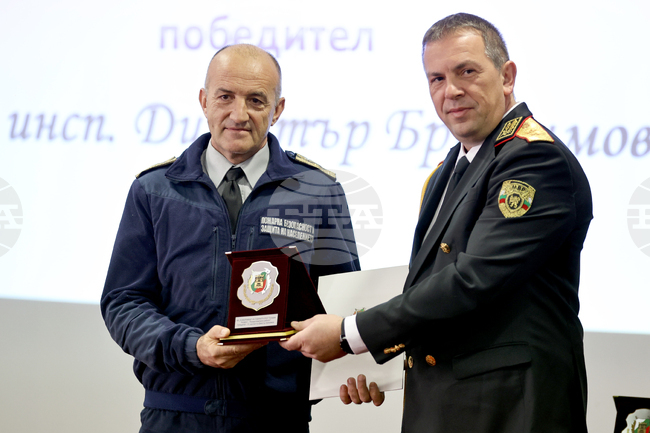 Повече от 3700 пожара са потушили огнеборците през миналата година в Пловдив и областта