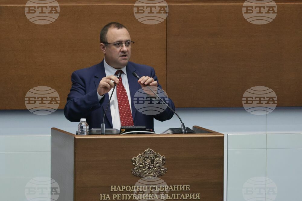 МРРБ и АПИ нямат отношение към организирането и функционирането на тир паркинга при Дунав мост - Русе, каза министър Иван Иванов