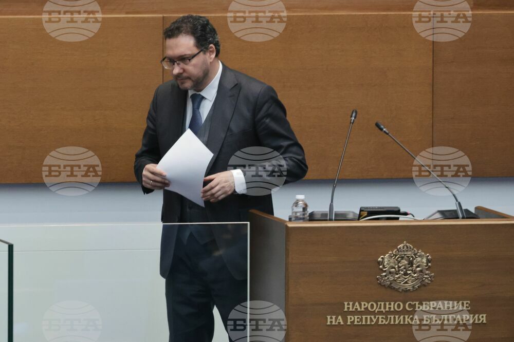 Парламент - заседание - Даниел Митов