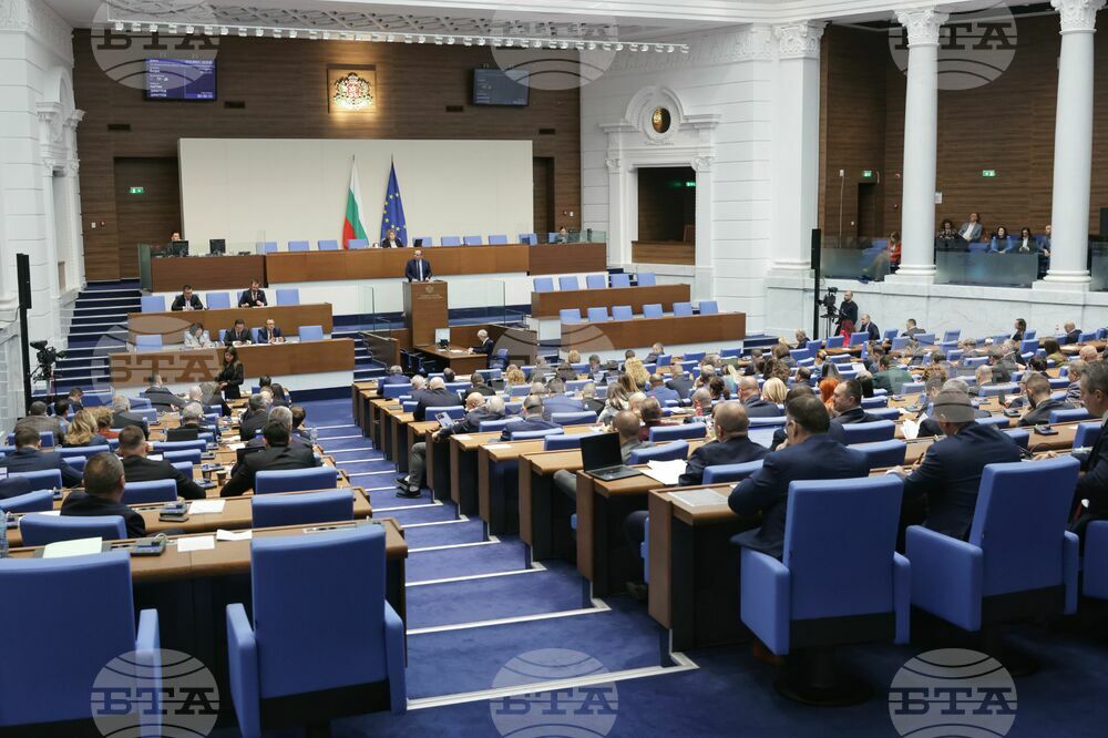 С декларации от парламентарни групи започна заседанието на Народното събрание