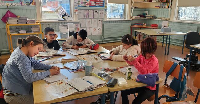 Преразказ на приказката „Болен здрав носи“ правиха възпитаници на училище „Азбука“ в Дъблин