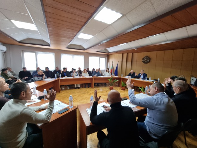 На първото си за 2025 г. заседание общинските съветници в Елхово одобриха всички точки в дневния ред