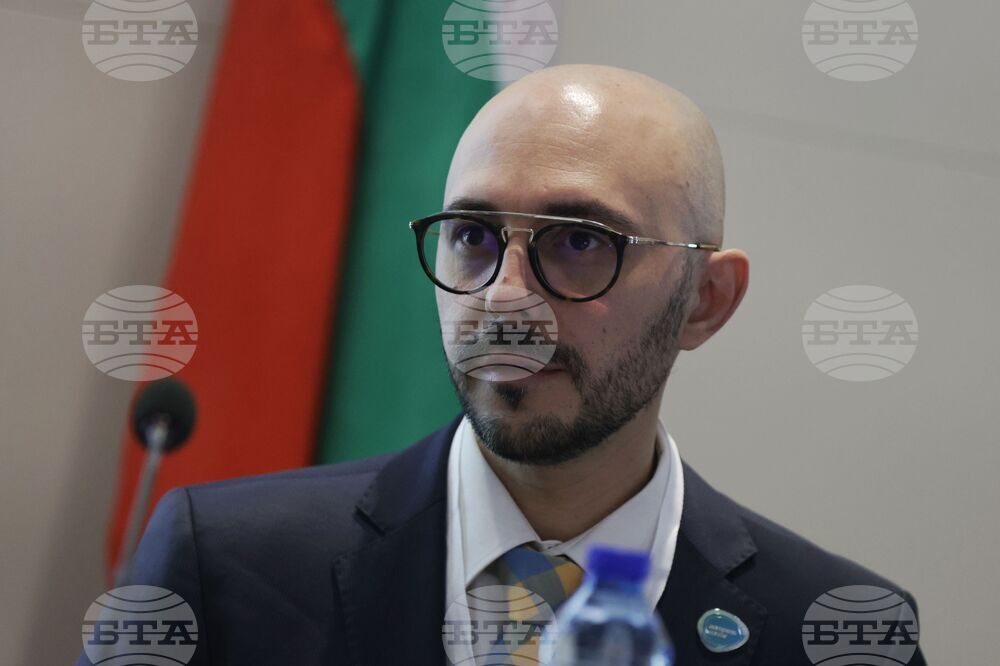 Парламент - конференция - Момчил Баев