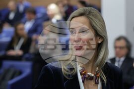 Парламент - конференция - Кристина де Бройн