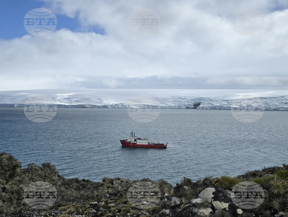 Научноизследователският кораб „Св. св. Кирил и Методий“ ще транспортира български и испански учени за теренна работа