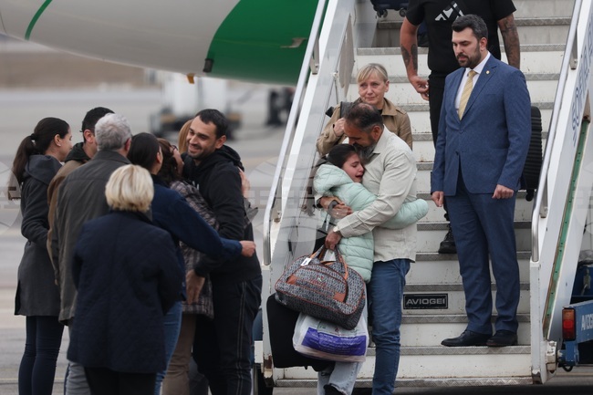 Bulgarian Hostages Released by Houthis Arrive in Sofia