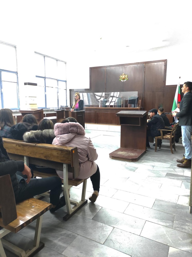 Ученици от Карапелит присъстваха на уроци, изнесени от съдии в Районния съд в Добрич
