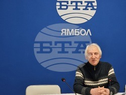 Ямбол - Димитър Бечев, директор на Регионална библиотека "Георги Раковски" в Ямбол