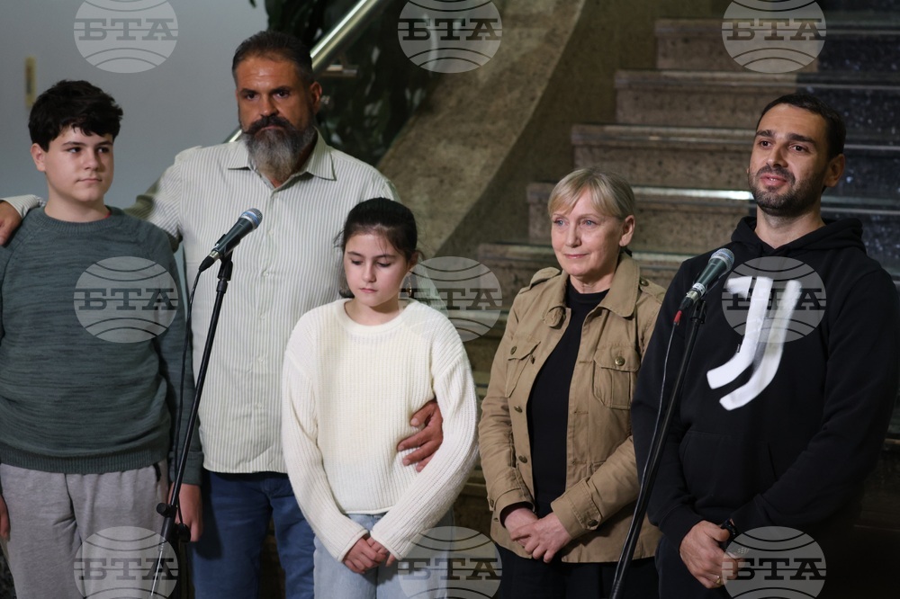 Летище София - моряци - Георг Георгиев - Елена Йончева - брифинг