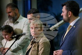 Летище София - моряци - Георг Георгиев - Елена Йончева - брифинг