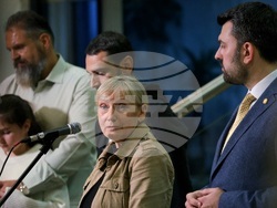 Летище София - моряци - Георг Георгиев - Елена Йончева - брифинг